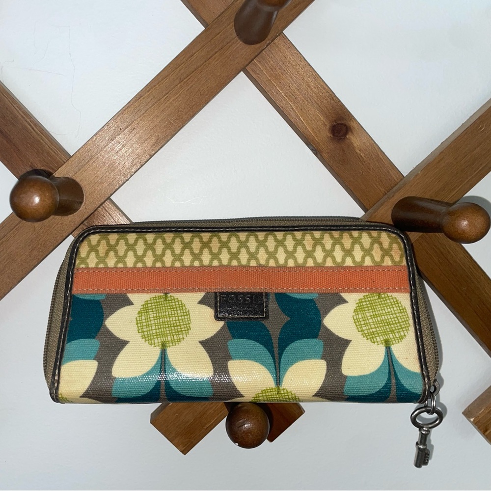 Fossil wallet, good condition